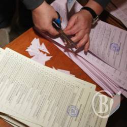 Оголошення результатів виборів в Ніжині затягується через масові помилки в протоколах Оголошення результатів виборів в Ніжині затягується через масові помилки в протоколах